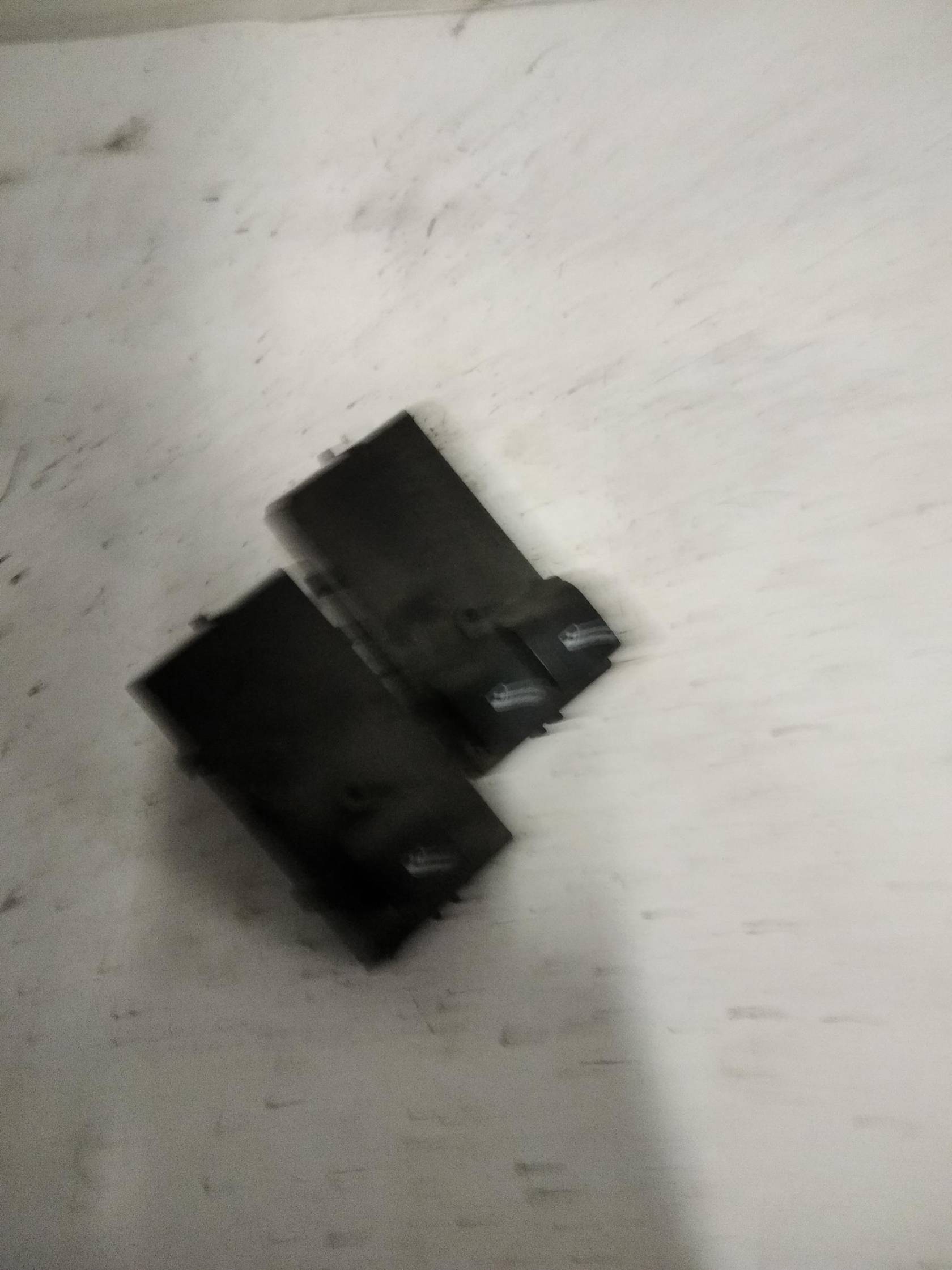 Interruttore alzacristalli porta ant.